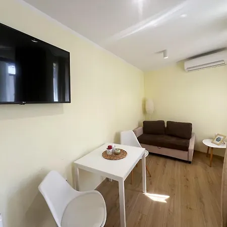 Luxury Apartmemts بورغاس