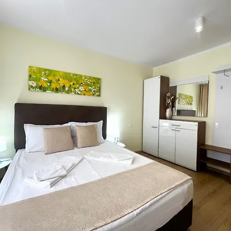 Luxury Apartmemts شقة *